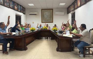 Sesión extraordinaria de Cabildo en Rosario donde se presentó la renuncia de la Secretaria del Ayuntamiento.