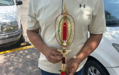 Las piezas son representaciones de figuras sagradas como la Virgen María, Jesús, San Judas Tadeo y San Martín Caballero.