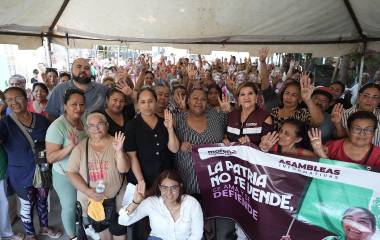 Tere Guerra Ochoa se reunió con mujeres empacadoras en Mazatlán.