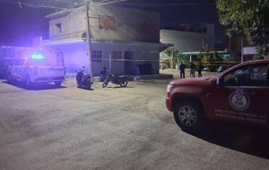 Tras el tiroteo, la víctima quedó tirada en la calle.