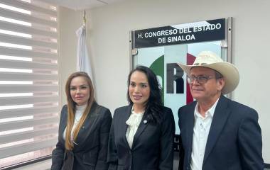 La Diputada local por el PRI, Irma Moreno Ovalles, al centro, urge a las autoridades a solucionar demandas del sector agrícola.