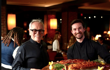 El chef Wolfgang Puck es el encargado de realizar el menú que disfrutarán los más de 2 mil invitados a la gala de los Oscar 2026.