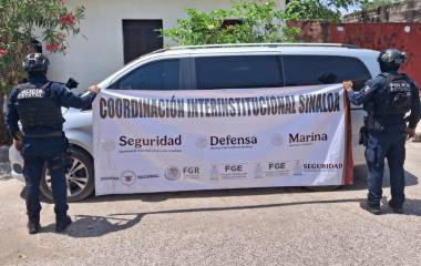 Los cuatro vehículos recuperados fueron asegurados y quedaron bajo resguardo de la Fiscalía Estatal.