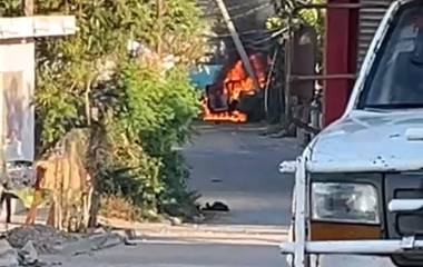 Vehículos incendiados bloquearon vialidades de Escuinapa tras el enfrentamiento armado registrado este miércoles.