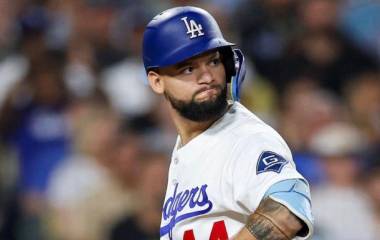 Andy Pagés falló en un reto de strike en el Juego 1 de la serie donde los Dodgers se enfrentan a los Bravos.