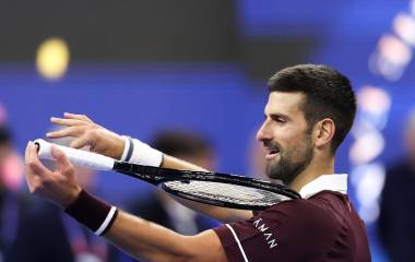 Novak Djokovic sigue su camino hacia la final en Pekín.