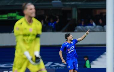 Luka Romero celebra el que fue el tercer gol del Cruz Azul ante Necaxa.