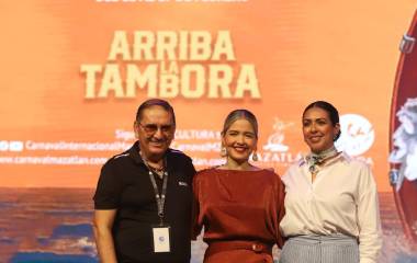 Autoridades de Mazatlán revelan el elenco artístico que acompañará las coronaciones de Carnaval de Mazatlán 2026.