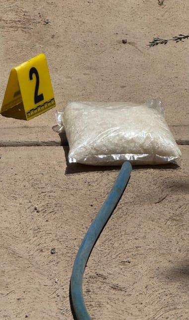 $!Catean domicilio en Angostura y aseguran vehículo, droga y municiones