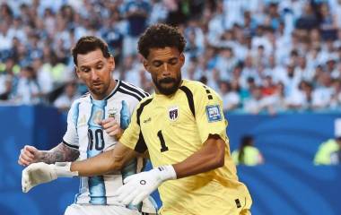 El guardameta, revelación del Mundial 2026, aún debe viajar a Chile para firmar el contrato que marcará el mejor acuerdo económico de su carrera.