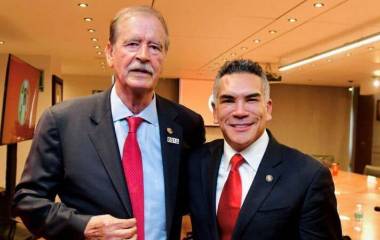 Vicente Fox y Alejandro Moreno se reunieron en la sede nacional del PRI para abordar la construcción de una alianza opositora.