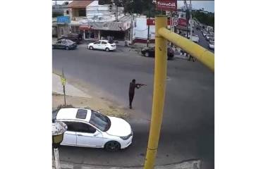 Un video difundido en redes sociales captó el momento en que ocurrió el ataque armado registrado este miércoles en Infonavit Barrancos, en Culiacán