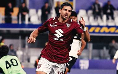 Gio Simeone marcó un doblete para Torino ante Parma.