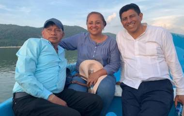 La presidenta y su esposo fueron vistos por última ocasión en el municipio de Loma Bonita, cuando se dirigían hacia San Juan Bautista Tuxtepec, en un automóvil.