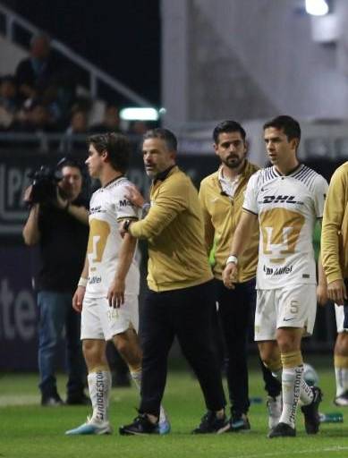 Pumas echa a Rafa Puente del banquillo