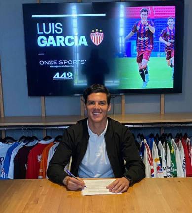 Luis Arcadio García Bañuelos estampa su firma con Necaxa.