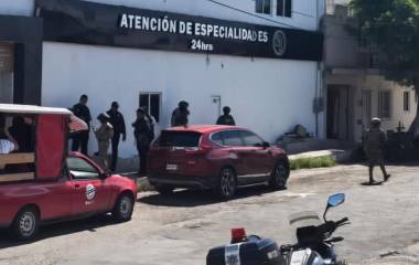 La víctima fue trasladado por particulares tras haber sido atacado a balazos en Isla de la Piedra.