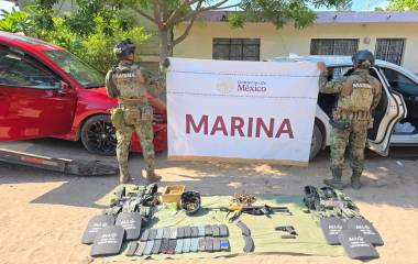 En dos diferentes eventos realizó el aseguramiento de armas, vehículos, presunta sustancia ilícita, municiones y equipo táctico.
