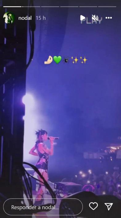 $!Christian Nodal acompaña a Cazzu durante su concierto en España