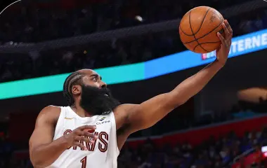 James Harden metió 30 puntos.