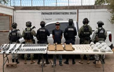 Armas y equipo táctico decomisados en Villa Juárez por corporaciones de seguridad en Navolato.