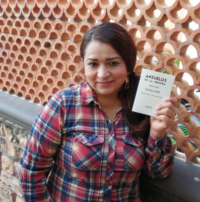 Karina Castillo vende sus libros para ayudar a personas con Covid-19