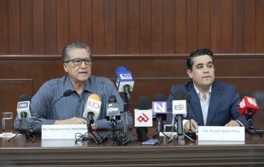 Conferencia de prensa en el Congreso del Estado en el que anuncia la suspensión de la comparecencia del Gobernador de Sinaloa Rubén Rocha Moya.