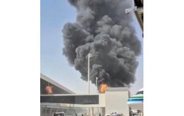 El Aeropuerto Internacional Rey Khalid, en Riad, Arabia Saudita, enfrenta interrupciones tras una serie de ataques con proyectiles.