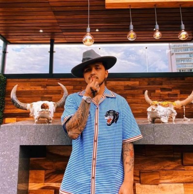 Christian Nodal invita a escuchar su EP.