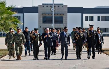 El Gobernador Rubén Rocha Moya durante el evento del Día del Ejército.