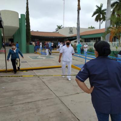 Venía de Escuinapa a Mazatlán, y en el camino se le rompe la fuente y da a luz una niña a bordo de un camión; están sanas