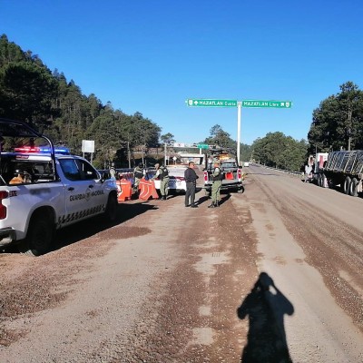 Autopista Mazatlán-Durango lleva más de 48 horas cerrada