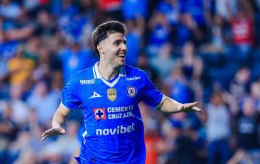 José Paradela anota el gol celeste.
