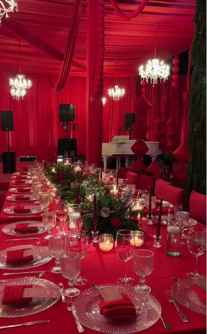 $!Celebran Carín León y su esposa una elegante posada familiar