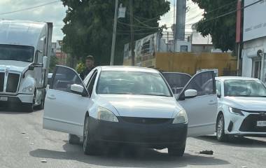 Hombres armados interceptaron a la víctima sobre la Calzada Aeropuerto y dispararon contra su vehículo antes de escapar del lugar.