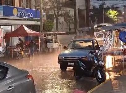 $!Cortes de luz de hasta tres horas dejan torrenciales lluvias en Villa Unión