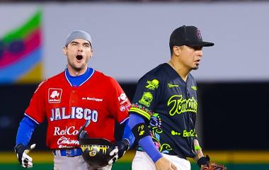 Tomateros de Culiacán caen 4-3 ante Charros de Jalisco en el arranque de la serie.