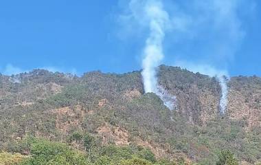 En Concordia se trabaja para contener un incendio en la sierra, sin afectaciones a viviendas hasta el momento.
