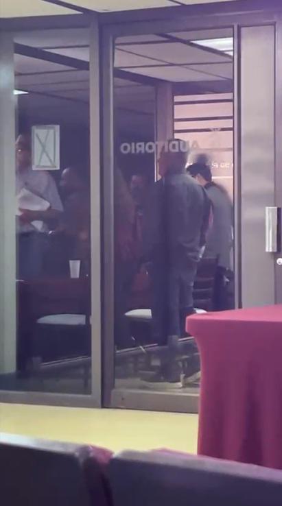 $!Trabajadores del Conalep intentan irrumpir en la Semanera del Gobernador en Palacio de Gobierno