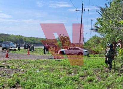$!Dejan un cuerpo envuelto en cobija en la autopista Mazatlán-Culiacán