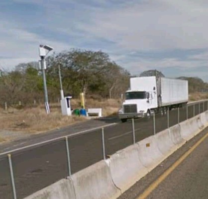 Trailero es baleado al circular por la Autopista Mazatlán - Culiacán