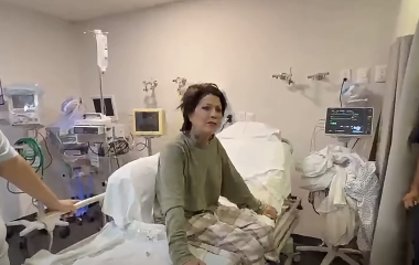 Alejandra Guzmán tuvo que ser hospitalizada tras sufrir una luxación en pleno concierto.
