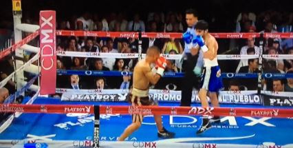 Pedro Guevara en su combate ante Rubén Montoya.