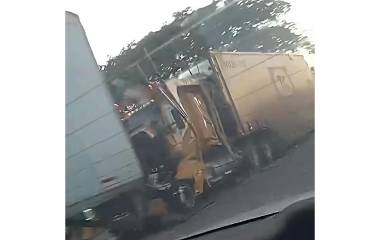 Debido a las labores se indicó que se dificultó la circulación por lo que rápidamente se formaron largas filas en ambos sentidos.