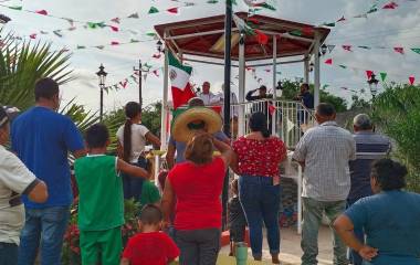 En 2025, el Alcalde de Escuinapa Víctor Manuel Díaz Simental recorrió comunidades para encabezar la ceremonia del Grito de Independencia.
