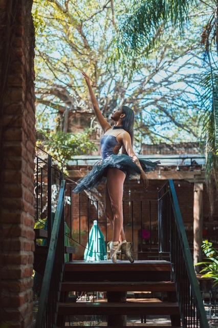 $!Con madurez y entusiasmo, Esmeralda invita a niñas y niños a acercarse al ballet y descubrir su magia.