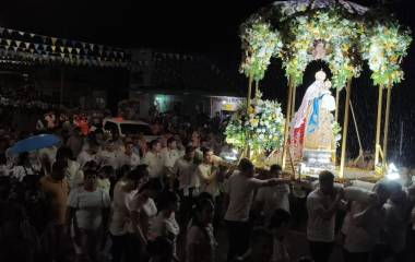 Procesión en honor de Nuestra Señora del Rosario.