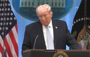 Donald Trump criticó al Papa León XIV por su quehacer religioso y lo calificó como “débil”.