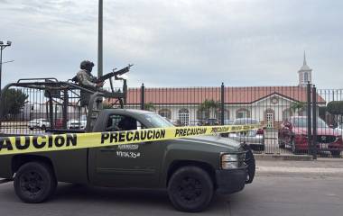 El hombre logró escapar e ingresó a un supermercado cercano para solicitar ayuda.