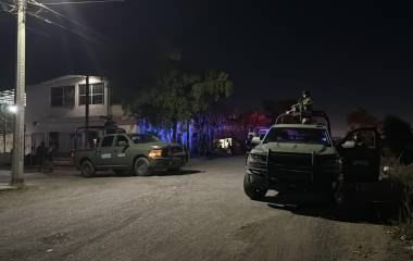 El hecho ocurrió sobre la calle del Olmo, en esquina con la calle Dalia, a un costado de un canal pluvial de la comunidad.